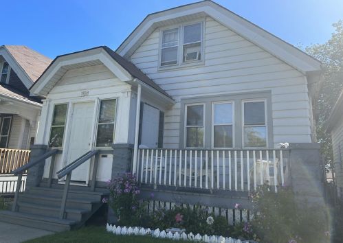 3912 22nd St, Milwaukee, WI 53206-1936