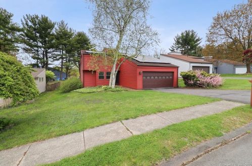 8 Little River Ln, Middletown, CT 06457-6308