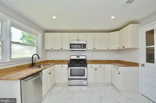 6717 Westcott Rd, Falls Church VA  22042-2717 exterior