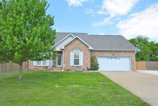 835 Gardendale Ln, Clarksville, TN 37040-5668