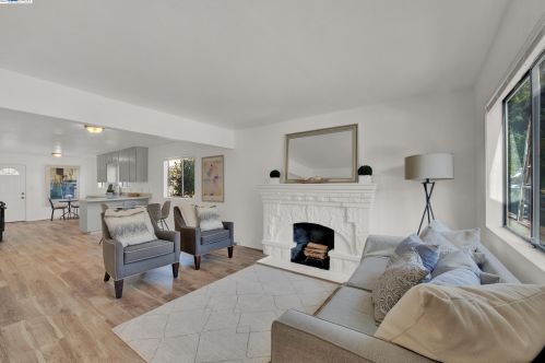 6307 Laird Ave, Oakland, CA 94605-1738