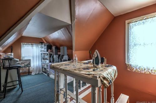 76 Savoy St, Bridgeport CT 06606-4122 exterior