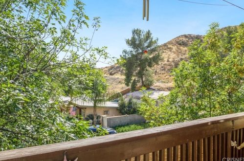 17847 Beneda Ln, Santa Clarita CA  91351-4321 exterior