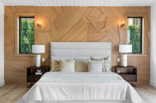 4765 Lemona Ave, Van Nuys CA 91405-4530 exterior