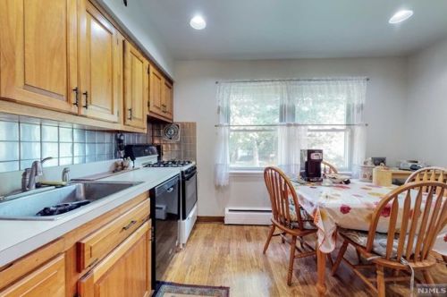 9 Brook Ave, Montvale NJ  07645-2101 exterior