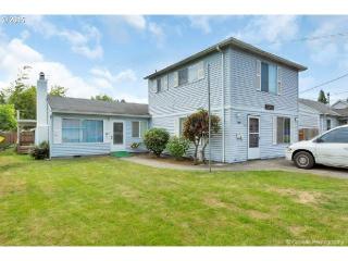 4566 76th Ave, Portland, OR 97218-3942