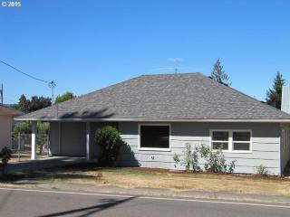 350 Maple St, Yamhill OR  97148-8638 exterior