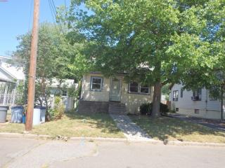 115 Rutgers St, Metuchen, NJ 08840-1335