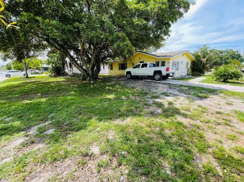 244 5th Ave, Delray Beach, FL 33483-5207