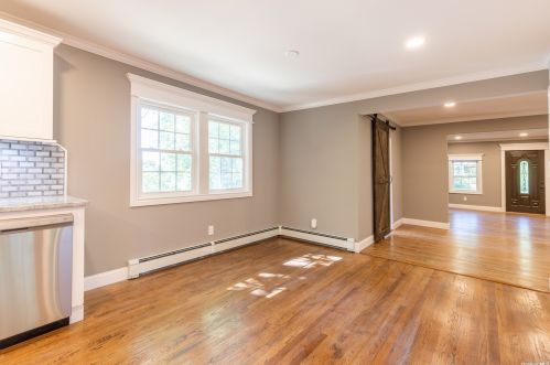 26 Patchogue Rd, Scotts Beach NY  11789-1422 exterior