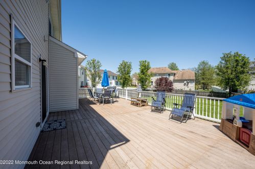 27 Goshawk Ct, Morganville NJ  07751-1073 exterior