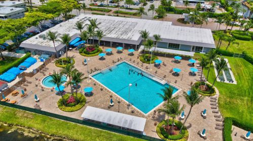 260 Saxony F, Delray Beach FL  33446-1838 exterior