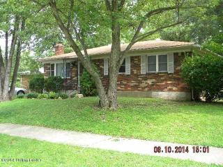 8111 Candleglow Ln, Louisville, KY 40214-5620