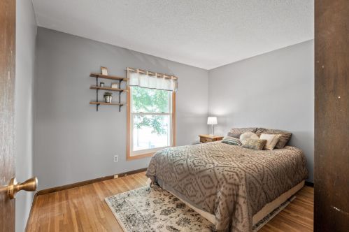 10440 Uplander St, Minneapolis, MN 55433-4661