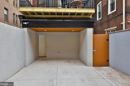 2037 Locust St, Philadelphia PA  19103-5613 exterior