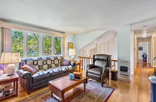 214 Horseshoe Cir, Bridgeville, PA 15017-1110