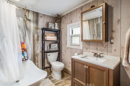 8435 Mission Blvd, Riverside CA  92509-2976 exterior