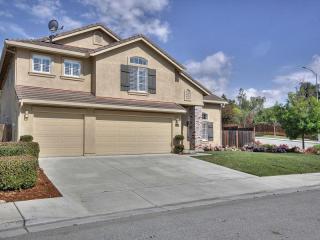 1191 Mulberry Ct, Hollister, CA 95023-5261