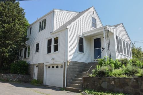 72 Jasper St, Saugus, MA 01906-2332