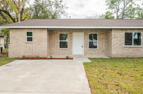 2217 17th Ave, Texas City, TX 77590-4923