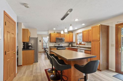 401 Highview Dr, Bellefontaine OH  43311-9145 exterior