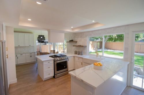1527 Linda Sue Ln, Encinitas CA  92024-2424 exterior