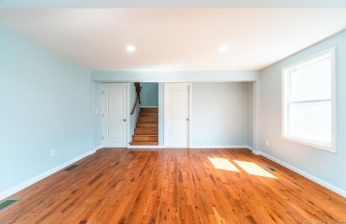 27 Garrigus Ct, Waterbury CT  06716-3103 exterior