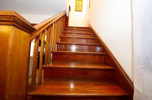 80 Watkins Ave, Middletown NY 10940-4529 exterior