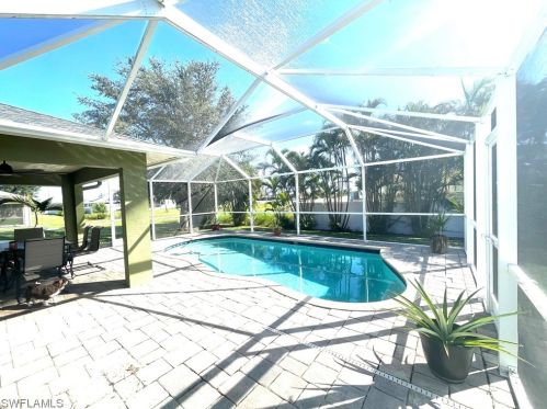 301 25th Ave, Cape Coral, FL 33993-7577