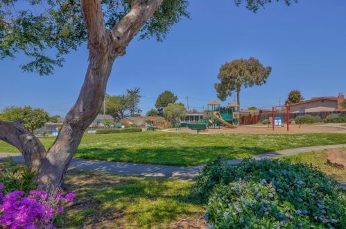 1237 Flores St, Seaside CA  93955-5516 exterior