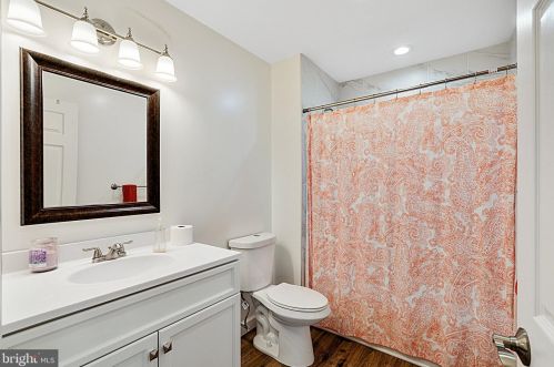 135 Marmic Dr, Southampton PA 18966-1725 exterior