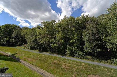 36 Holly Ct, Trenton NJ  08619-4633 exterior