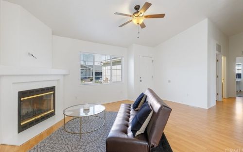 19943 Cottonwood Dr, Santa Clarita, CA 91351-5742