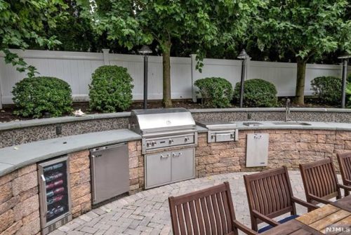 220 Allendale Ave, Allendale NJ  07401-1725 exterior