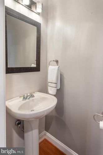 13101 Taverner Loop, Woodbridge VA  22192-5333 exterior