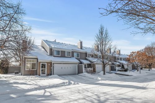 8429 Corcoran Cir, South Saint Paul, MN 55076-3369