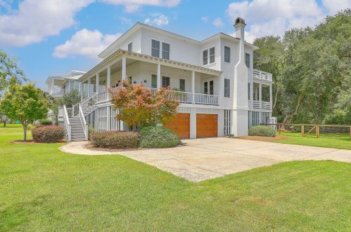 1624 Diddy Dr, Mount Pleasant SC  29464-9489 exterior