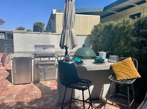 112 Yorktown, Newport Beach CA  92660-6144 exterior