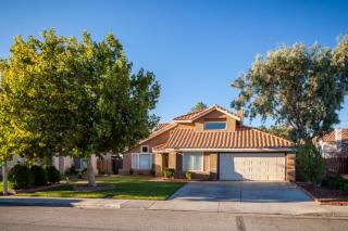2320 Nugent St, Lancaster, CA 93535-1712