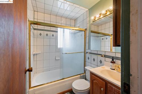 2752 Mabel St, Berkeley CA 94702-2461 exterior