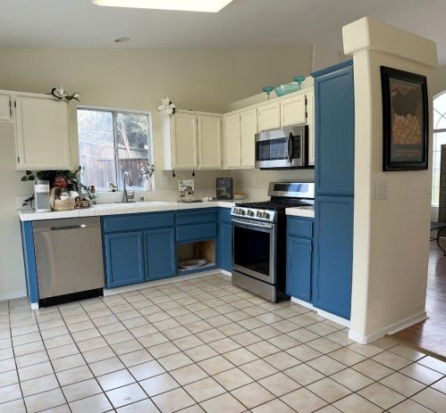 2310 Paradise Ct, Hollister CA  95023-8035 exterior
