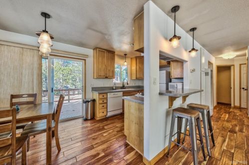 1045 Mohawk St, South Lake Tahoe CA  96150-5232 exterior