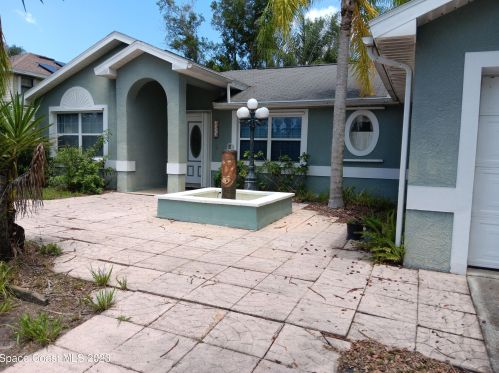 8978 101st Ave, Vero Beach, FL 32967-3027