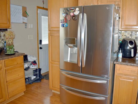 8303 106, Milwaukee WI 53224-2611 exterior