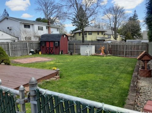 73 Carlls Path, Babylon, NY 11703-1729
