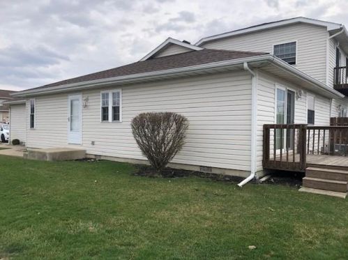 198 Mallard Pointe Dr, Valpo, IN 46385-7998