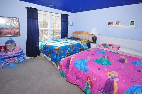 93 Cougar Dr, Manchester CT  06040-6379 exterior