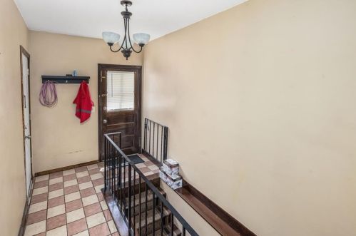 70 Massachusetts Ave, Cumberland RI  02864-5729 exterior