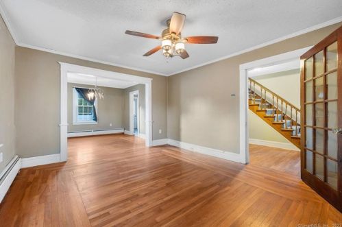 15 Kinney Ave, Norwich CT  06360-6209 exterior