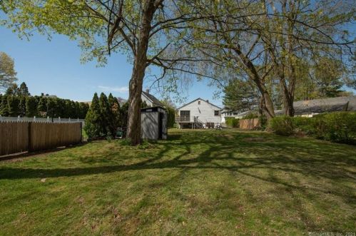 956 Huntington Rd, Stratford CT  06614-2736 exterior